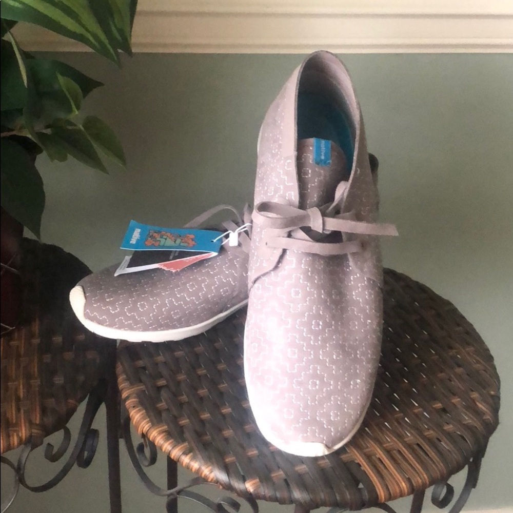 Native tennis shoes